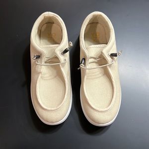 Tan YOKI Boat Shoes. Size 9.